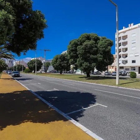 Brasil Avenue By Rent4all شقة *